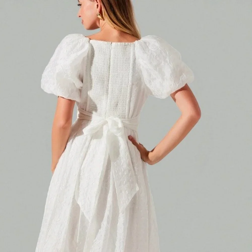 NWT ASTR Linette Puff Sleeve Tonal Jacquard Midi Dress White One Size - Picture 7 of 9